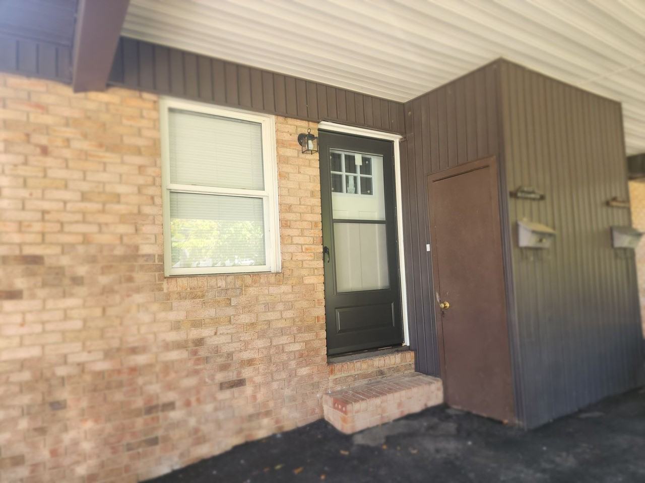 623 Alexander St - Photo 3 of 11