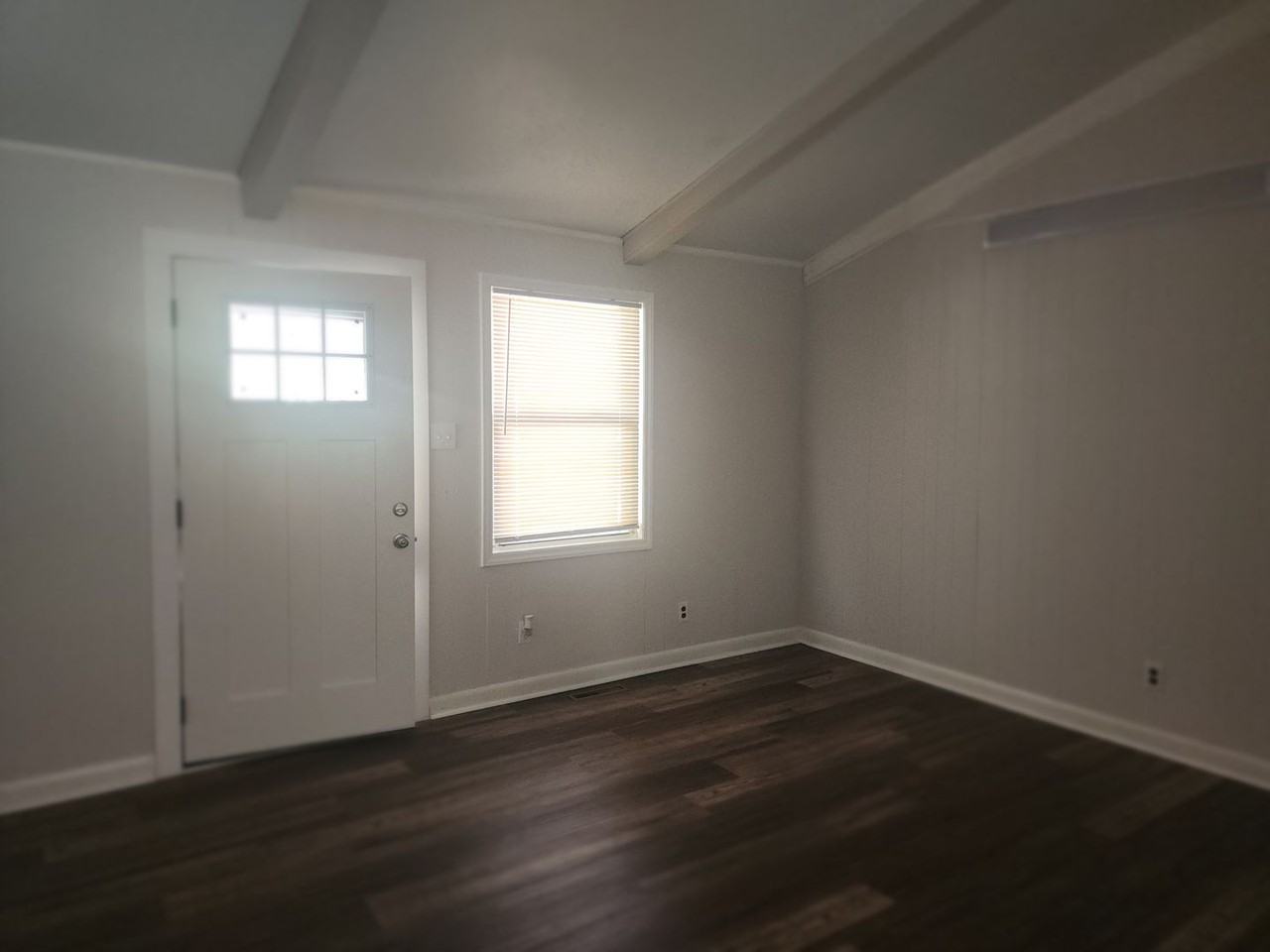 623 Alexander St - Photo 4 of 11