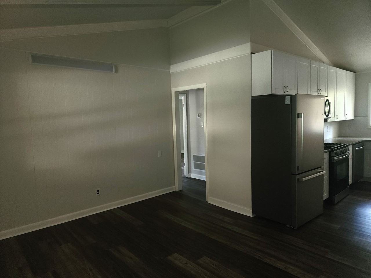 623 Alexander St - Photo 5 of 11