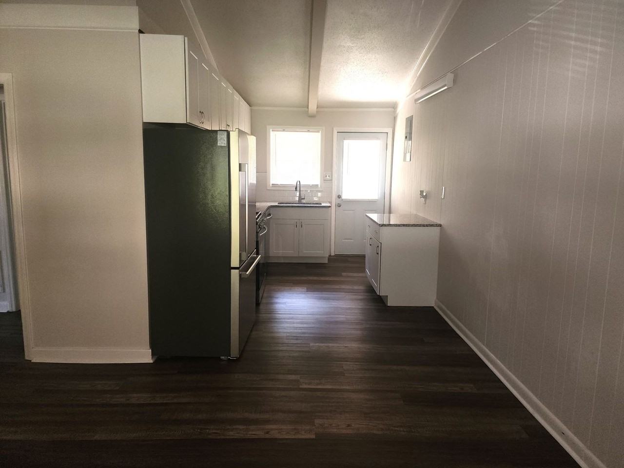 623 Alexander St - Photo 6 of 11