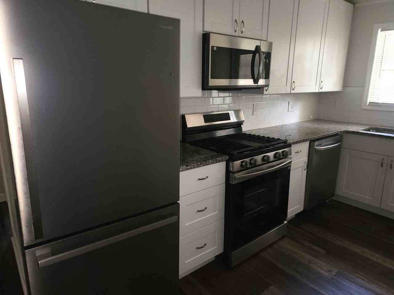 623 Alexander St - Photo 7 of 11