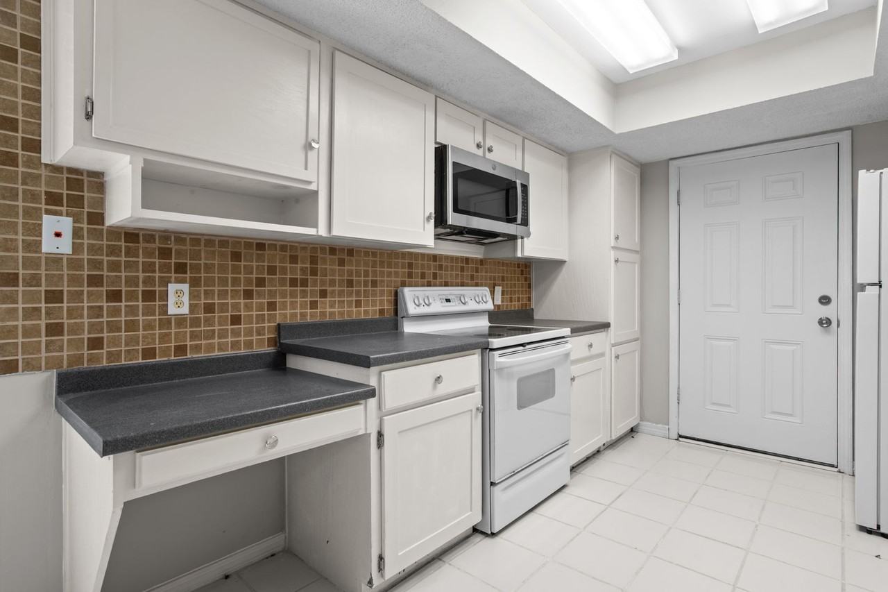 3506 Parkwood Ave - Photo 7 of 36
