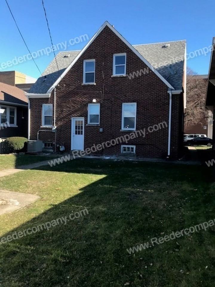 1944 Davis Ave - Photo 2 of 21