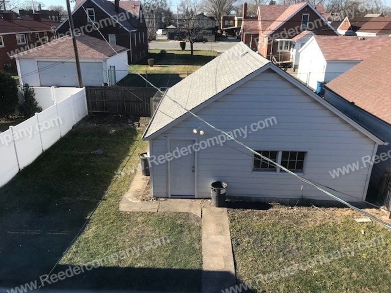 1944 Davis Ave - Photo 3 of 21