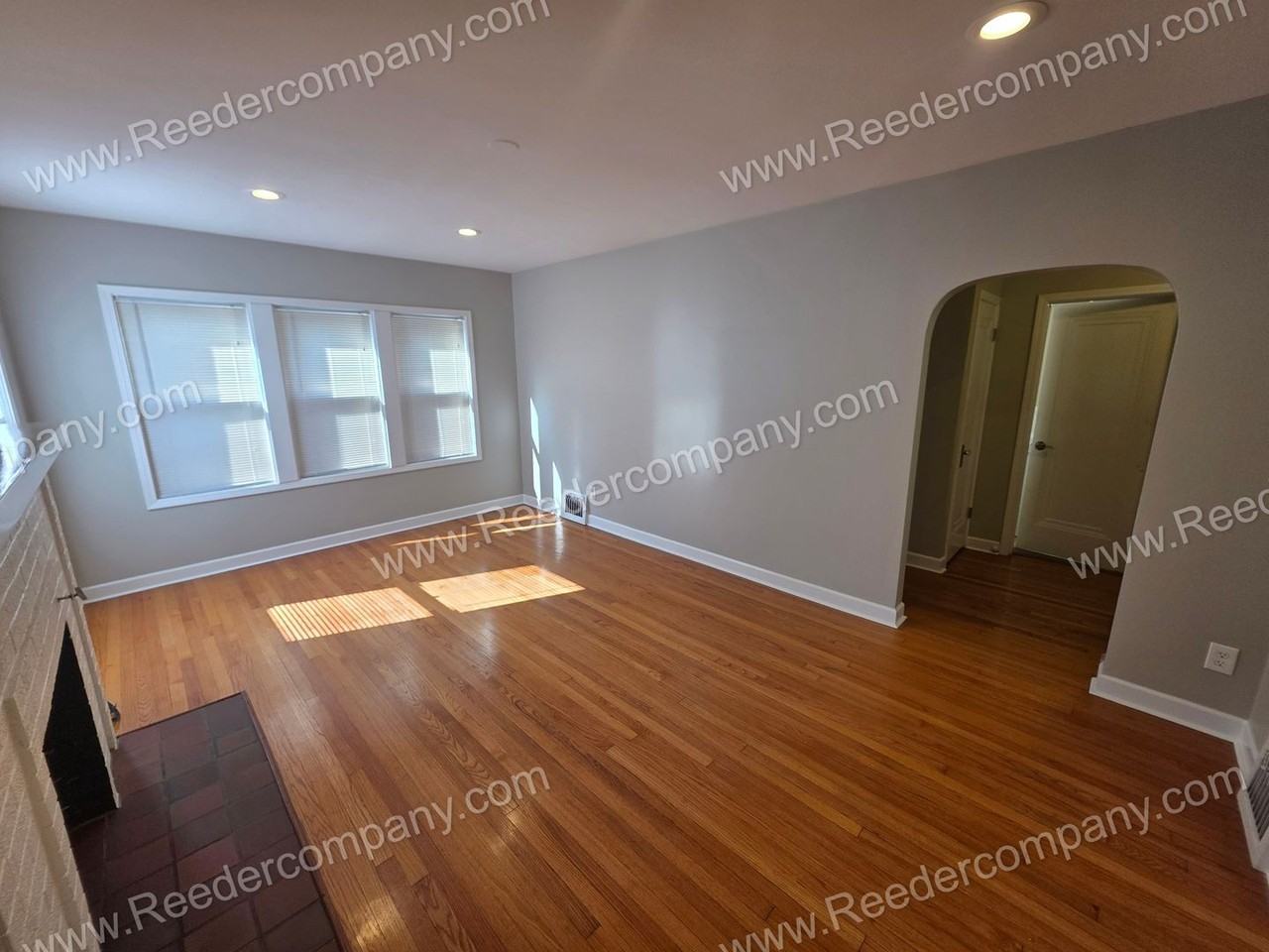1944 Davis Ave - Photo 4 of 21