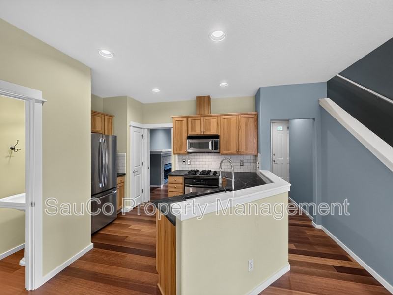 7309 Ne Stonewater St - Photo 7 of 23