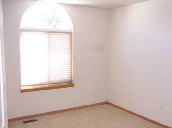 421 Radiant Dr - Photo 5 of 9