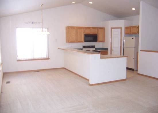 421 Radiant Dr - Photo 6 of 9