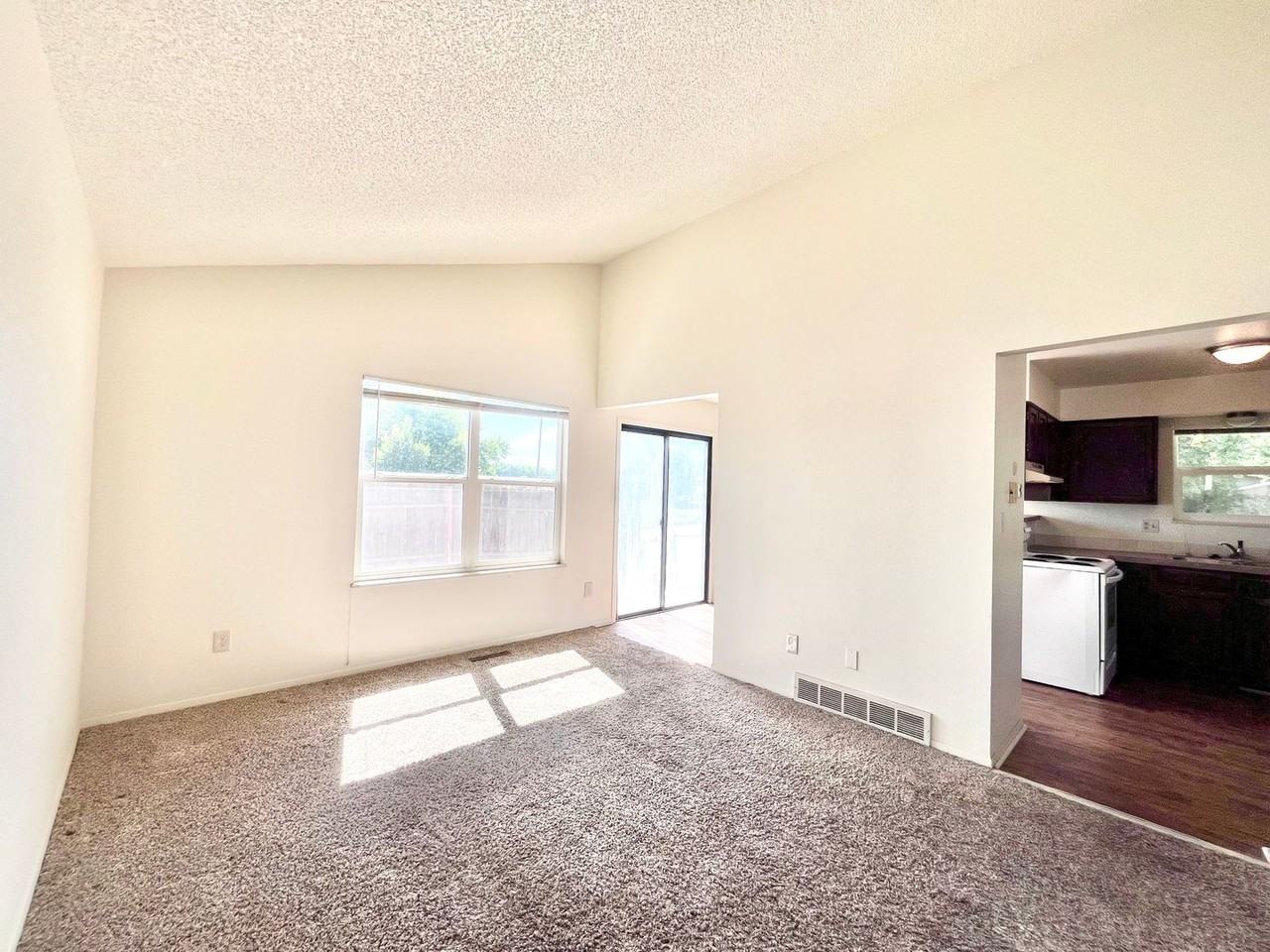 706 22nd St Sw - Photo 3 of 17