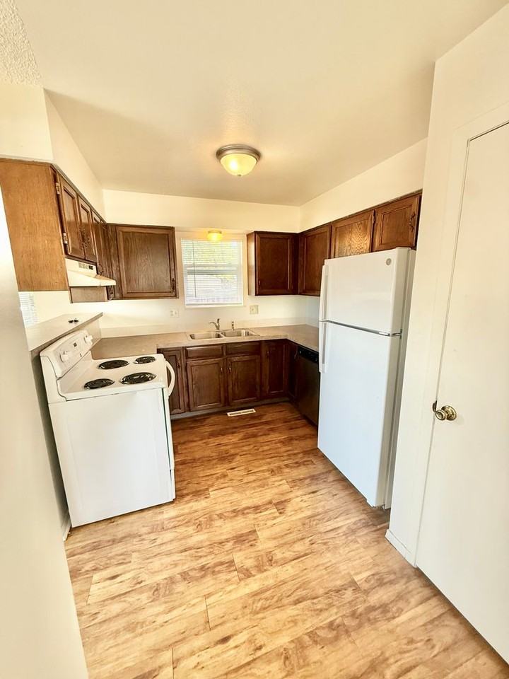 706 22nd St Sw - Photo 6 of 17