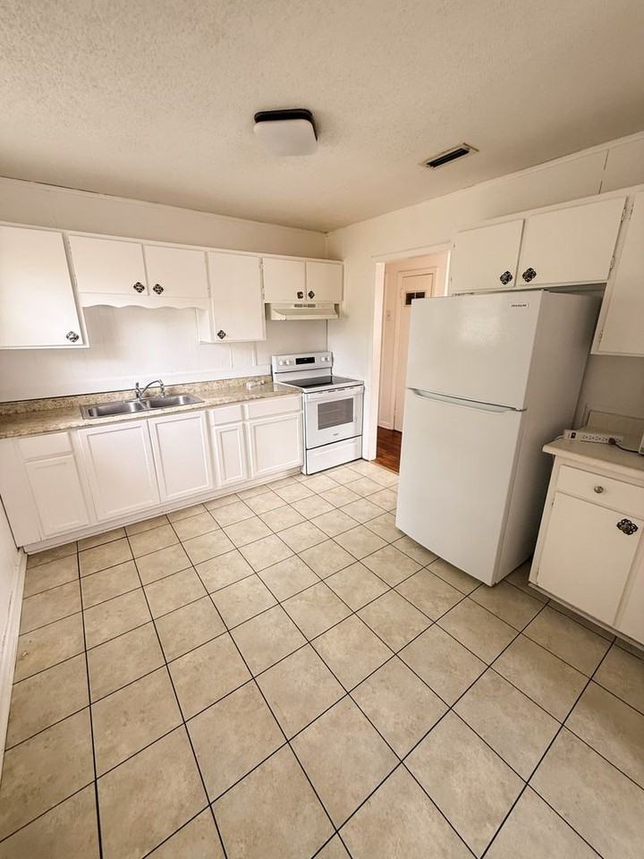 1409 Southwood Dr - Photo 5 of 7