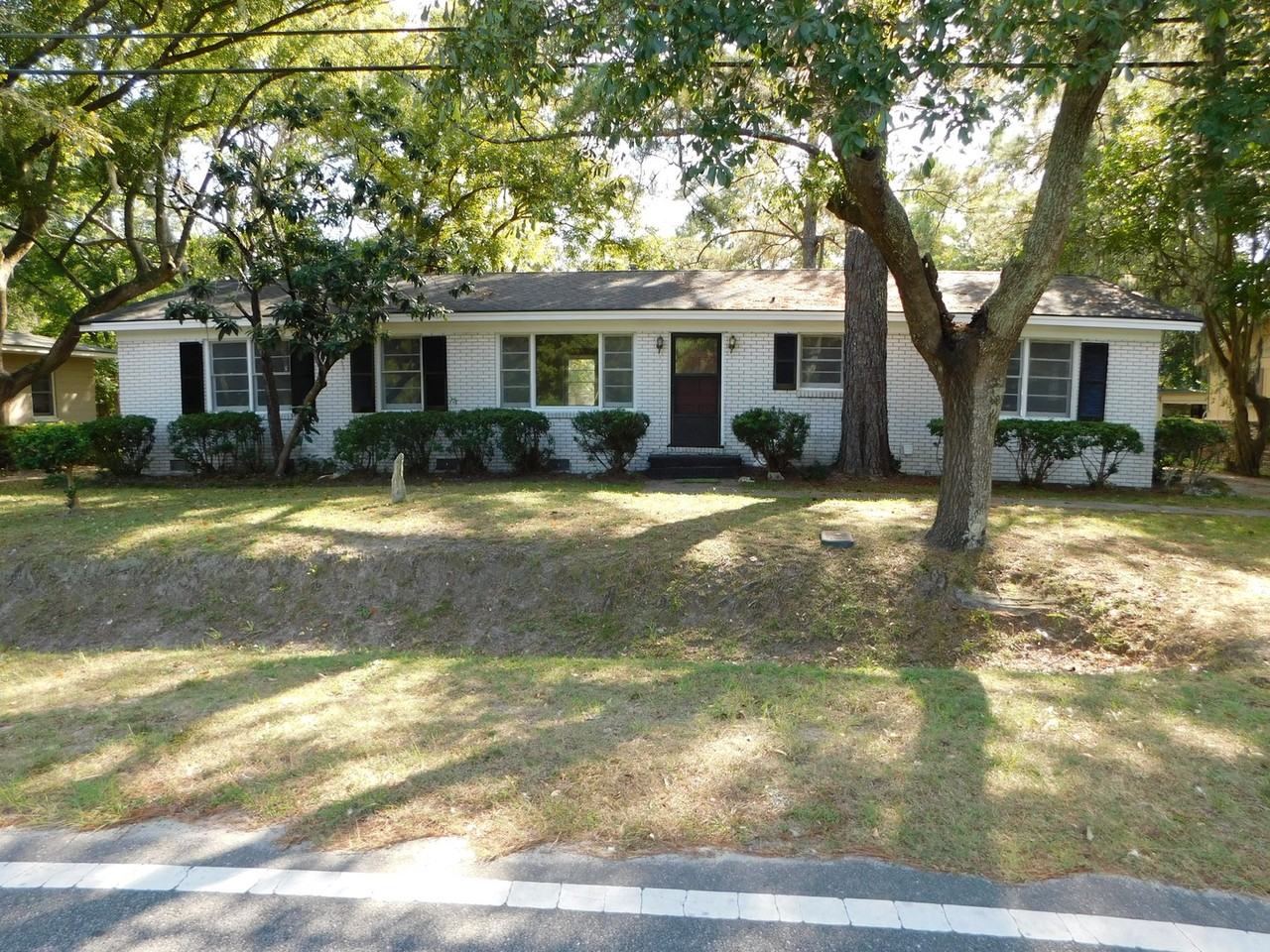 1404 Lake Park Rd - Photo 2 of 12