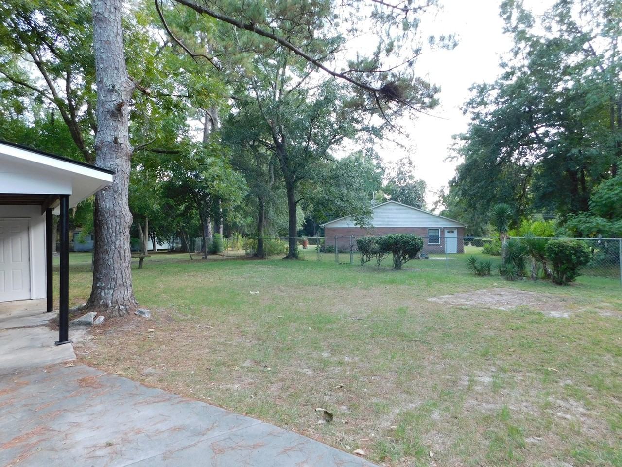 1404 Lake Park Rd - Photo 3 of 12