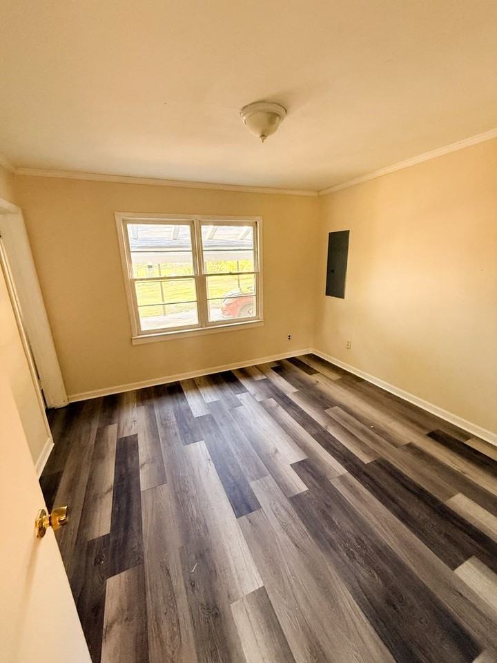 1404 Lake Park Rd - Photo 7 of 12