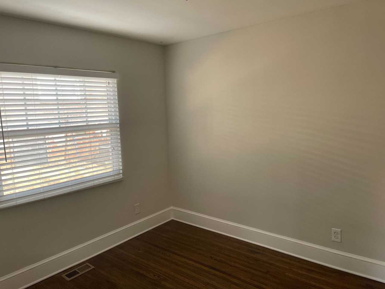 1418 Nassau Blvd - Photo 4 of 7