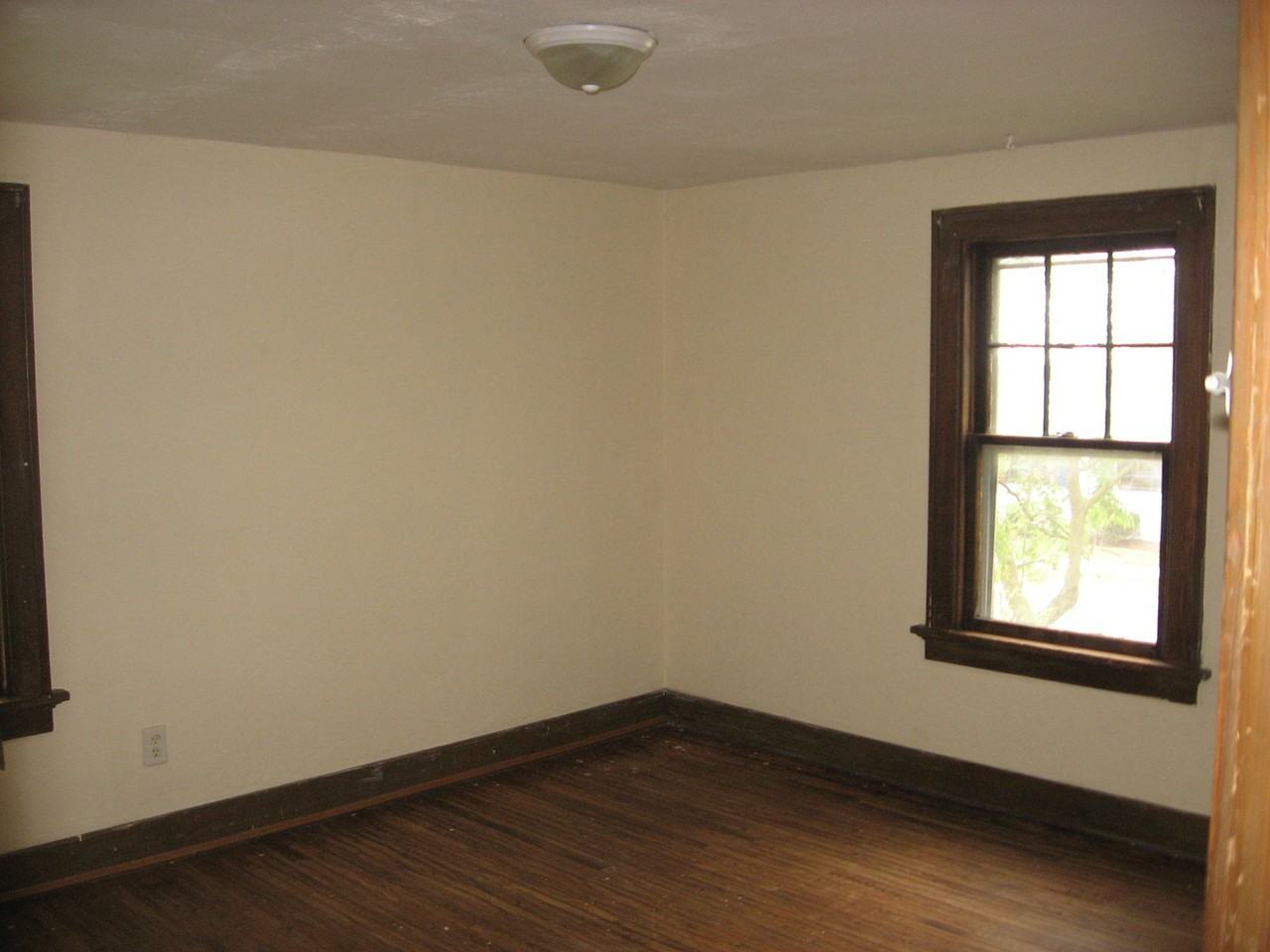 419 E Pettit Ave - Photo 2 of 13