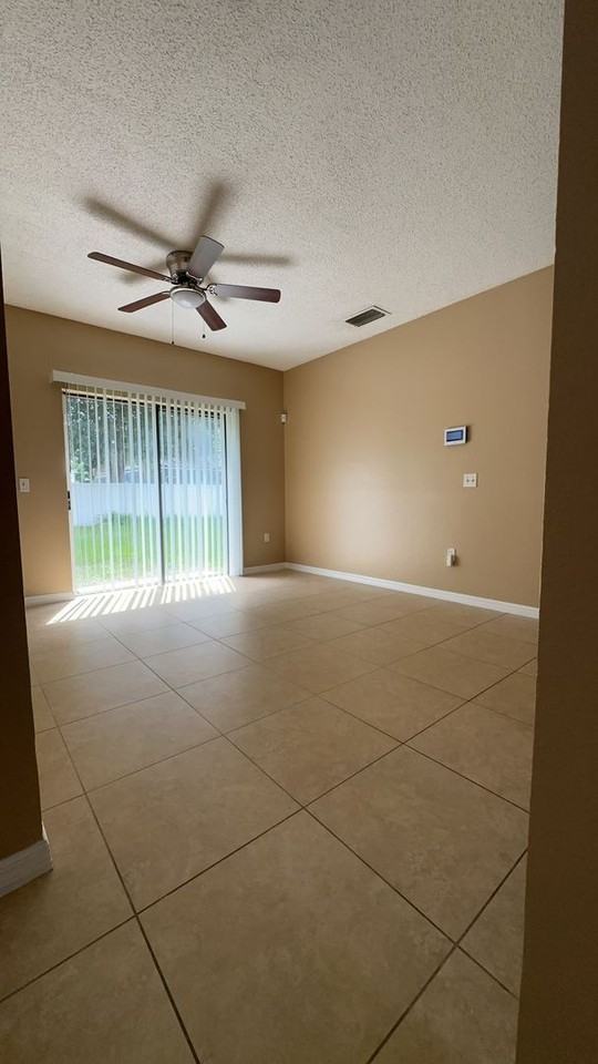 850 Glastonbury Dr - Photo 5 of 33