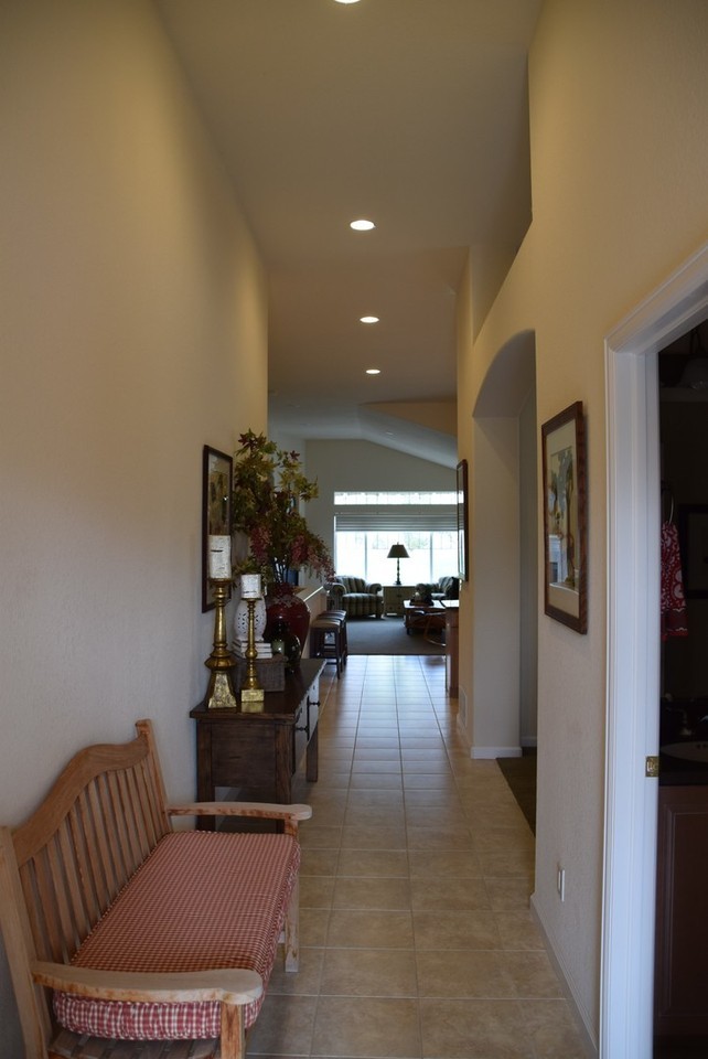 9805 S Iris Ct - Photo 3 of 26