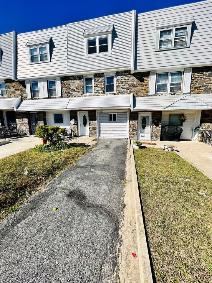 7445 Rhoads St - Photo 3 of 30