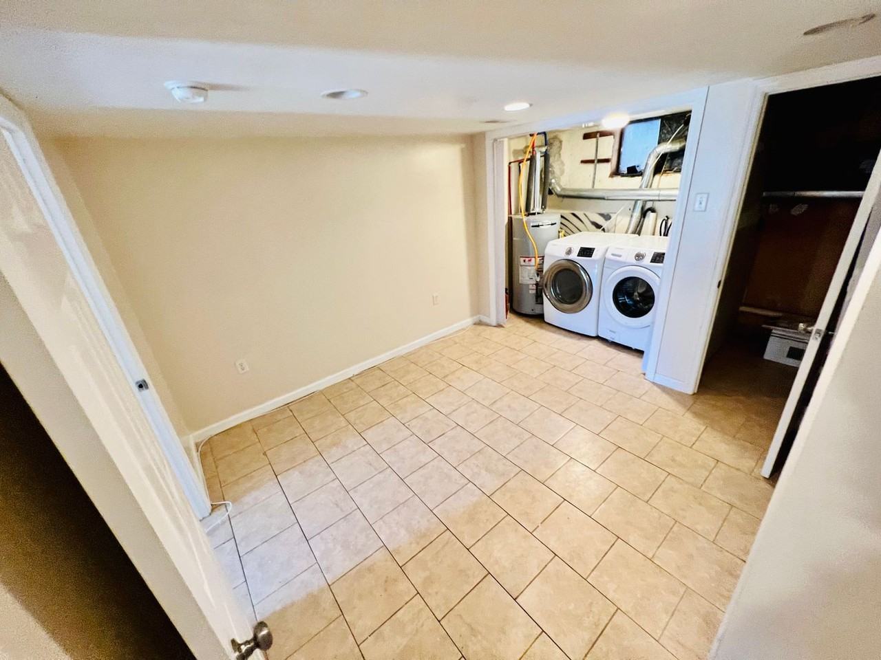 7445 Rhoads St - Photo 6 of 30