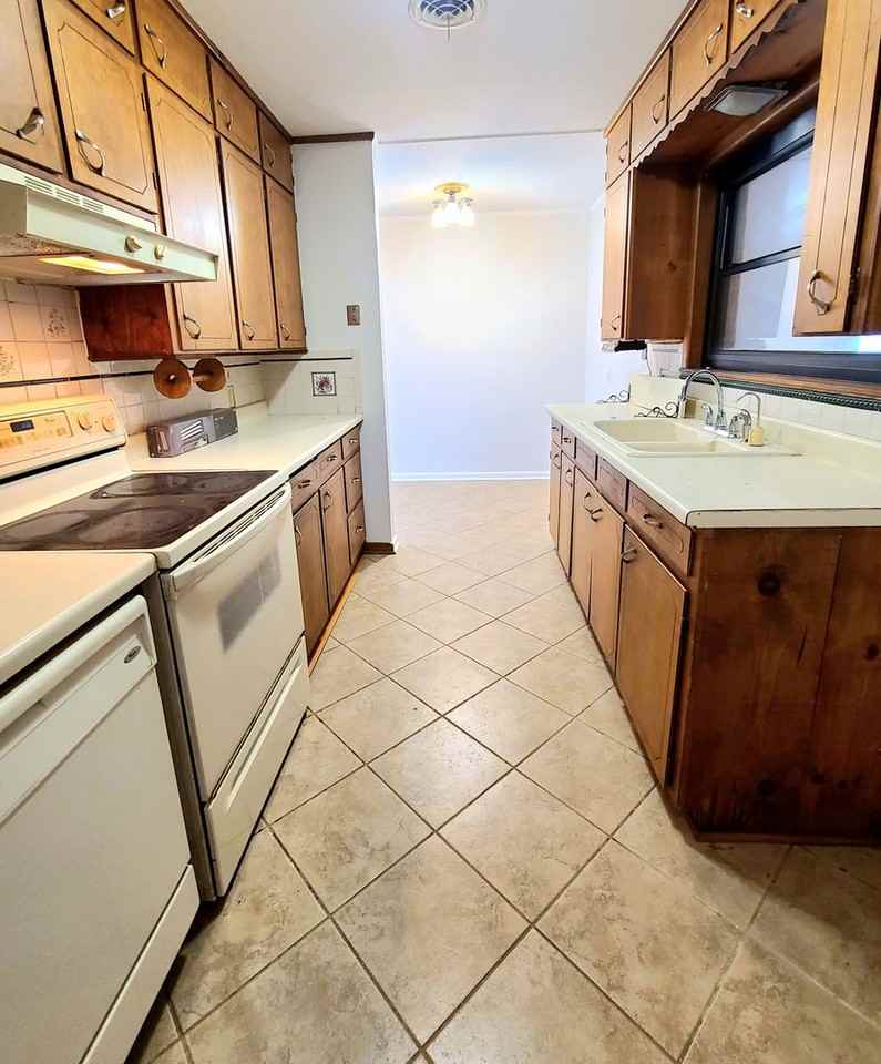 2315 Pinecrest Dr - Photo 2 of 13