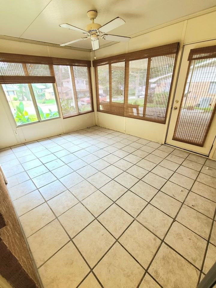 2315 Pinecrest Dr - Photo 3 of 13