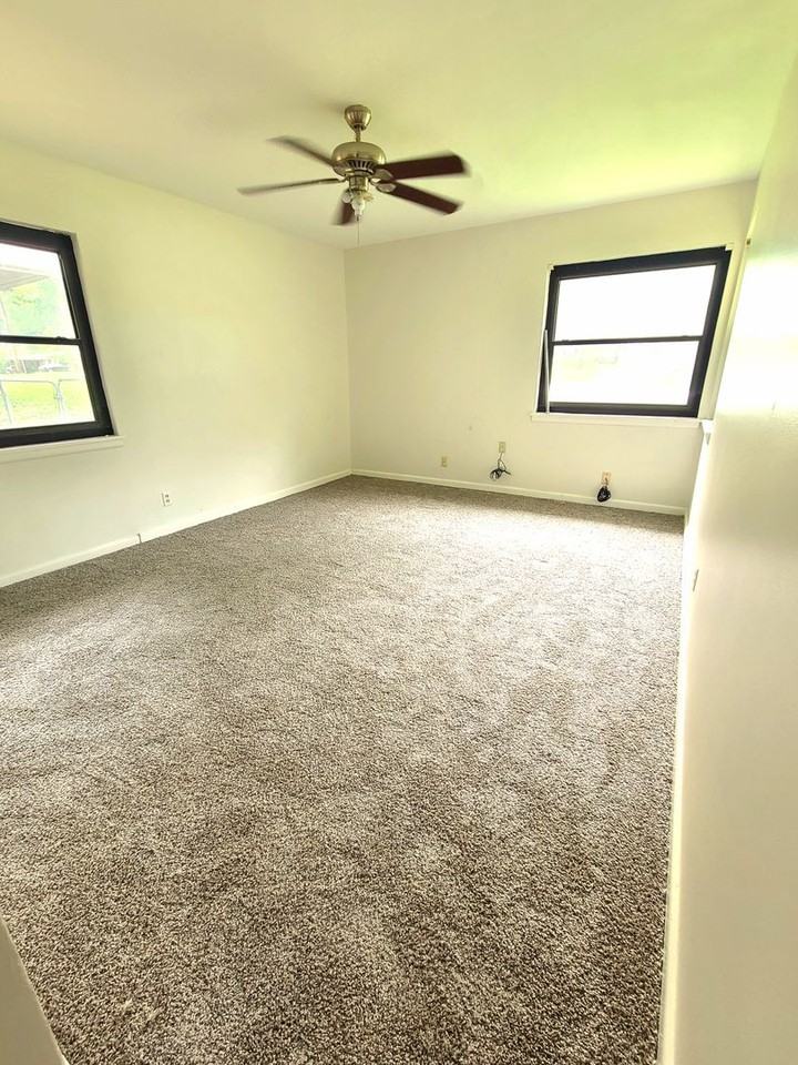 2315 Pinecrest Dr - Photo 6 of 13