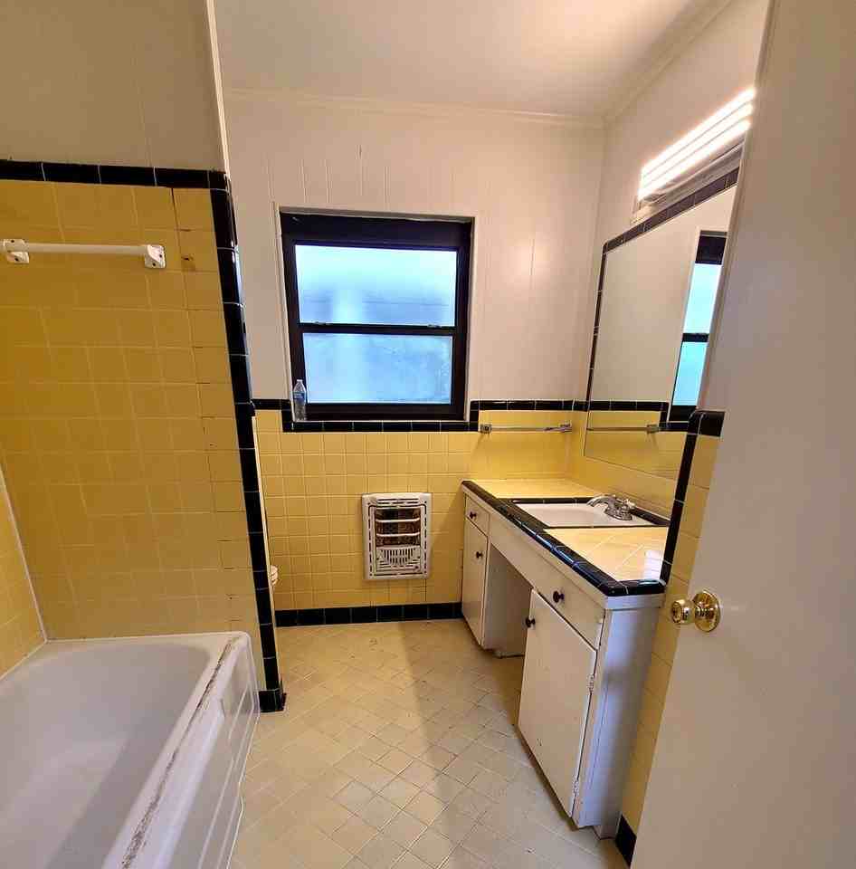 2315 Pinecrest Dr - Photo 7 of 13