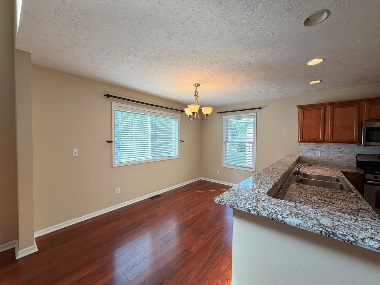 3050 Ledgestone Pl Ne - Photo 6 of 31