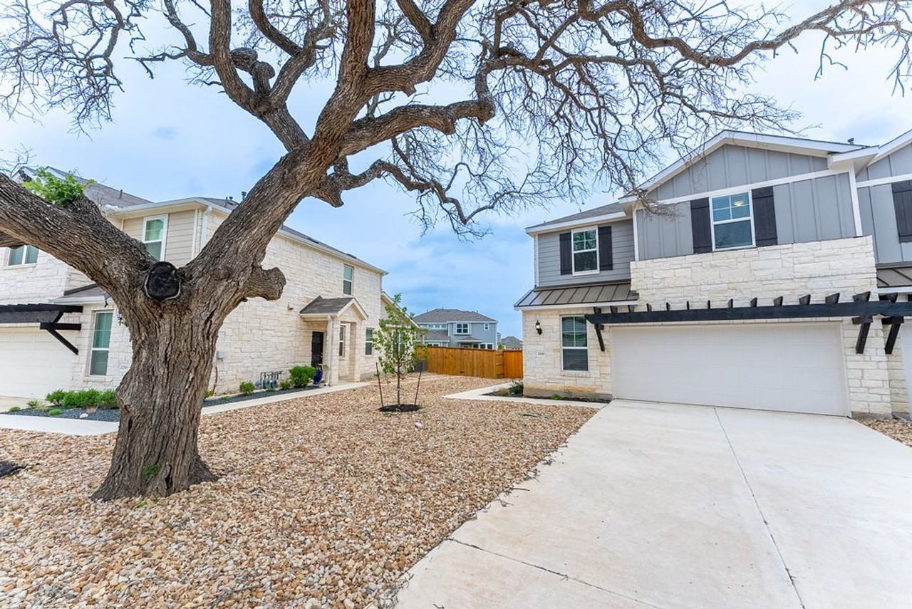 2246 Rocoso Trl - Photo 3 of 33