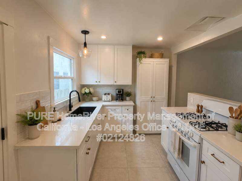629 W 23rd St #629 - Photo 3 of 25