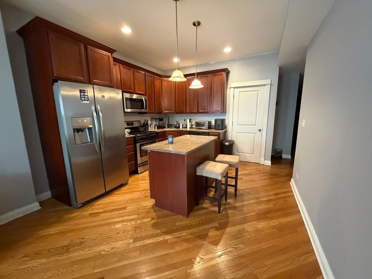 1342 W Greenleaf Ave Apt 2b #2B - Photo 6 of 17