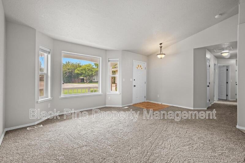 543 W Bosanka Dr - Photo 5 of 31