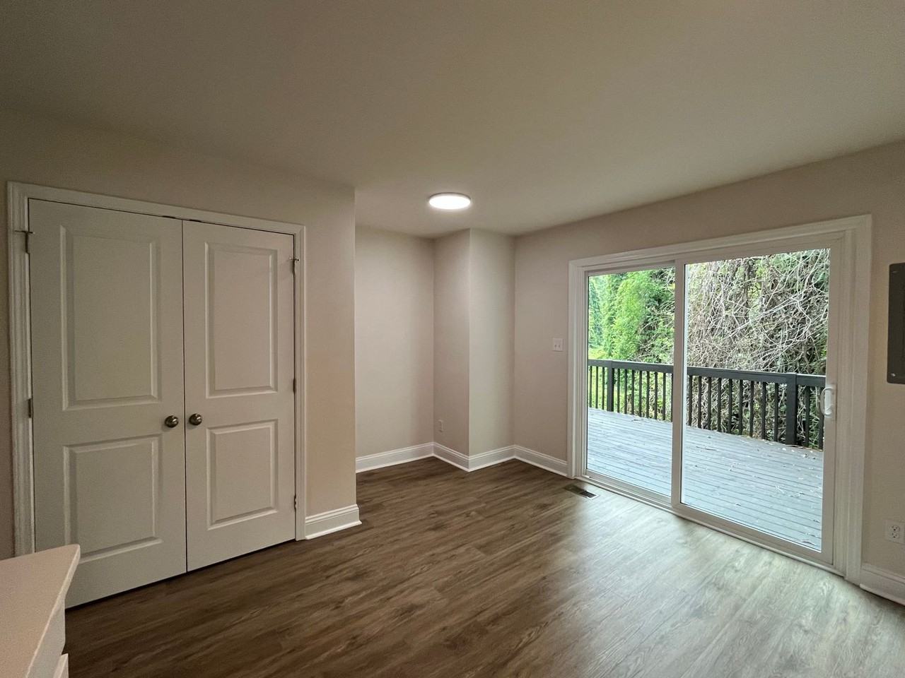 212 N Peartree Ln - Photo 5 of 17