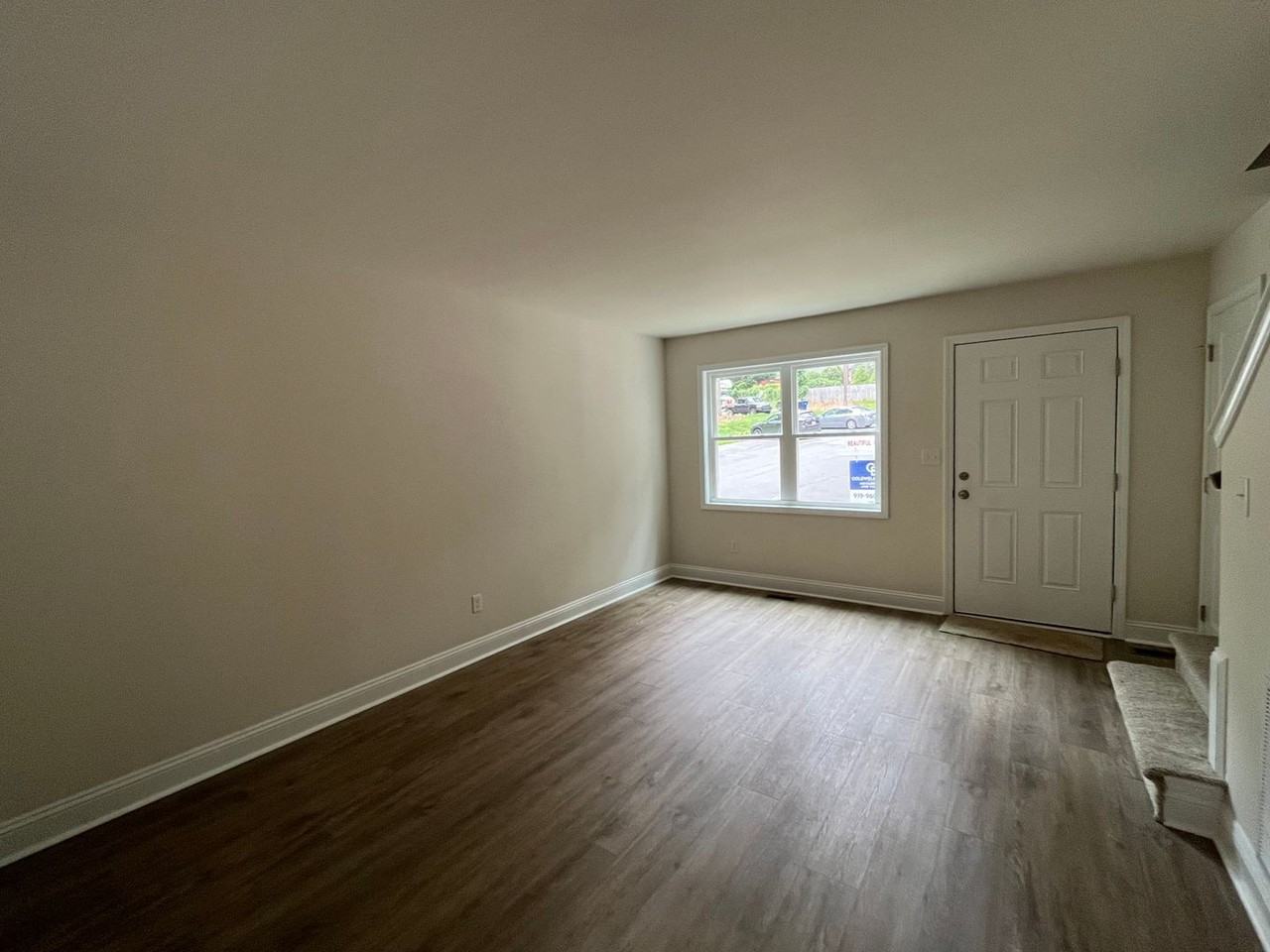 212 N Peartree Ln - Photo 6 of 17