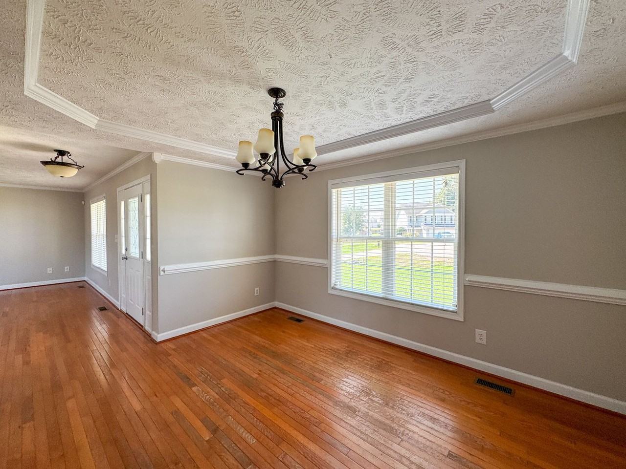 95 Gloucester Ct - Photo 2 of 32