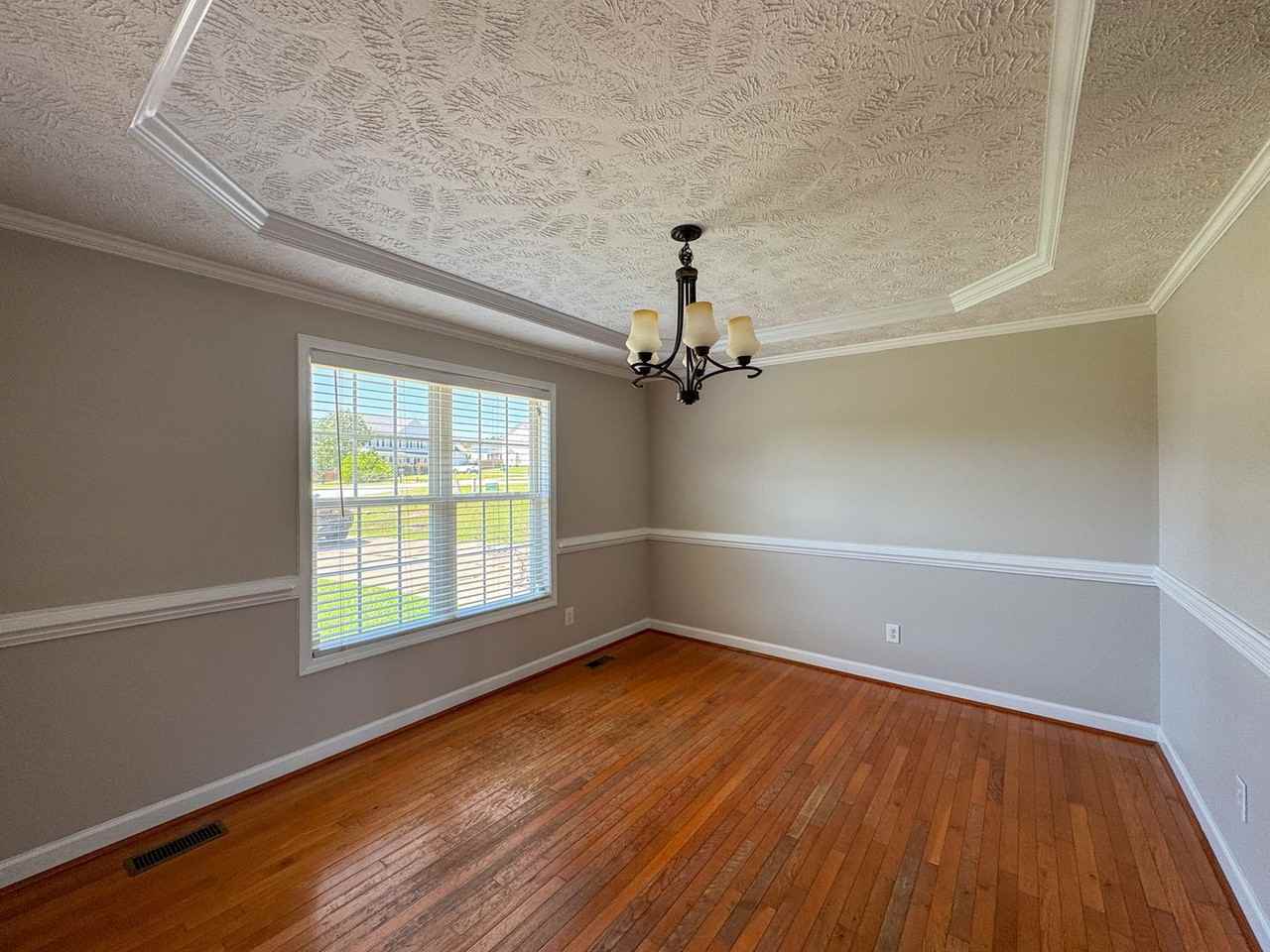 95 Gloucester Ct - Photo 3 of 32