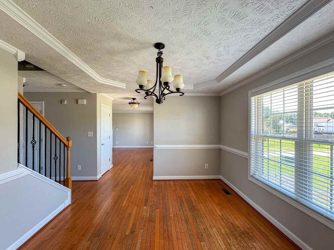 95 Gloucester Ct - Photo 4 of 32