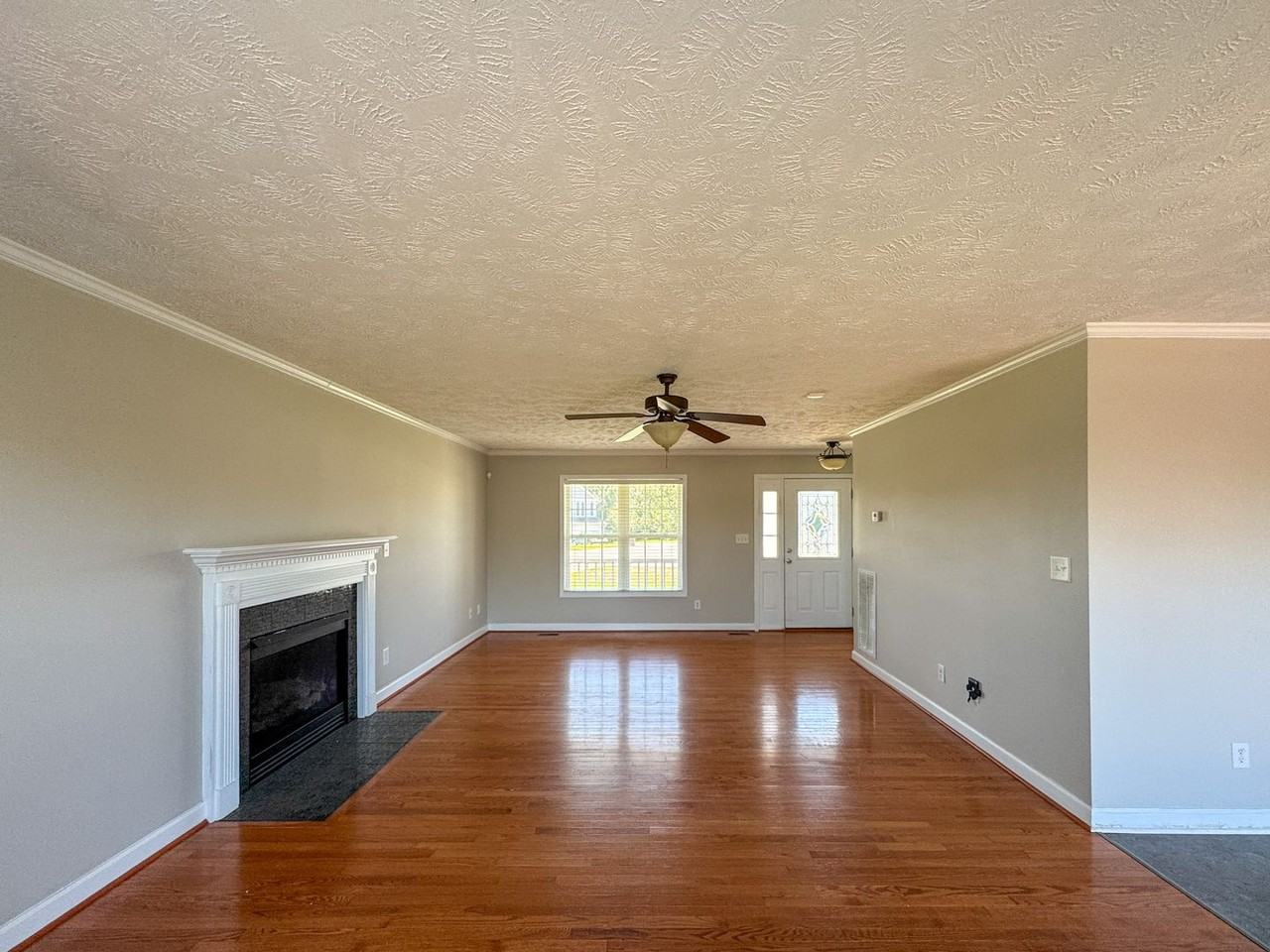 95 Gloucester Ct - Photo 7 of 32