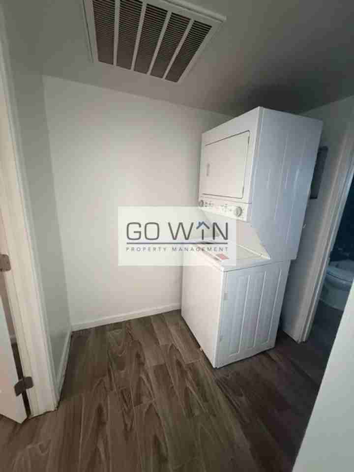 925 W Cheryl Dr - Photo 2 of 15