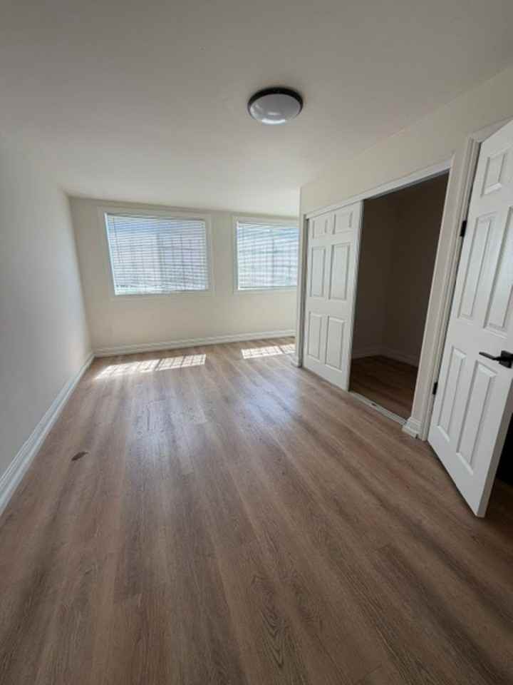 2329 Humboldt Ave - Photo 4 of 11