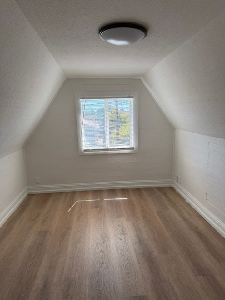 2329 Humboldt Ave - Photo 5 of 11