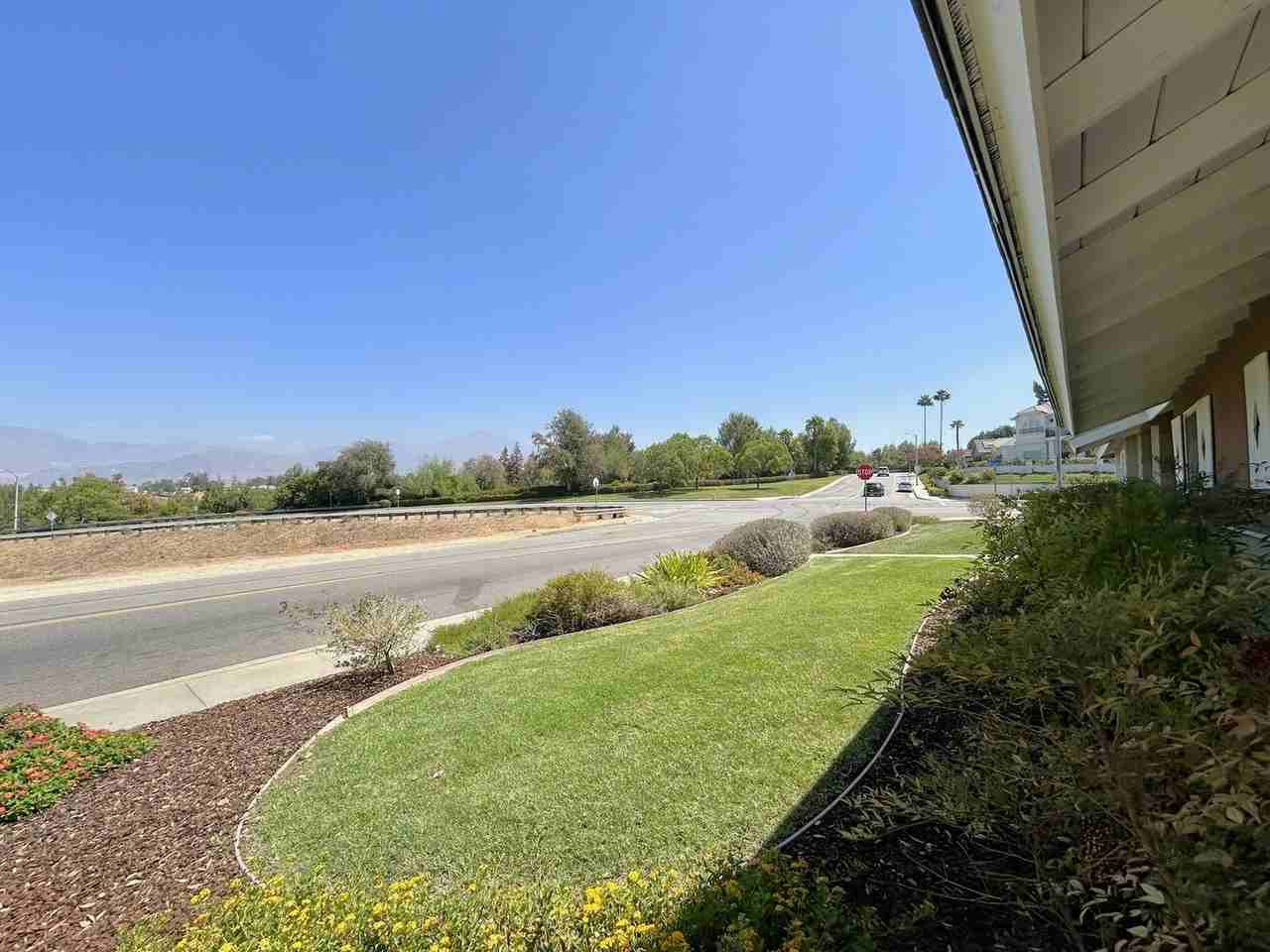 238 E Sunset Dr N - Photo 2 of 24