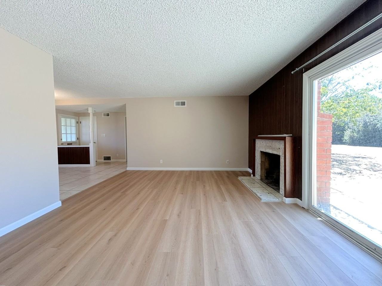 238 E Sunset Dr N - Photo 6 of 24