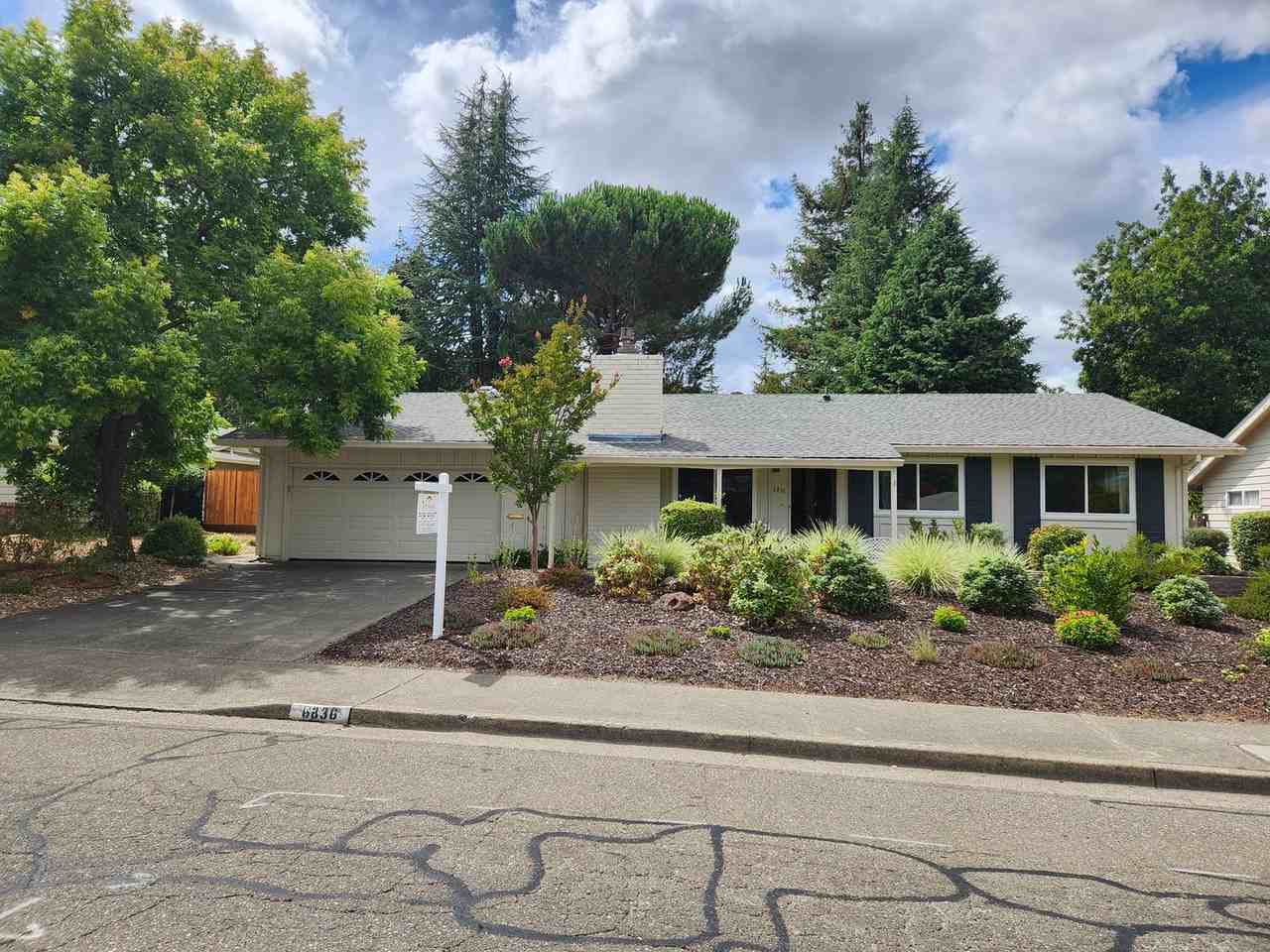 6836 Oakmont Dr - Photo 2 of 24