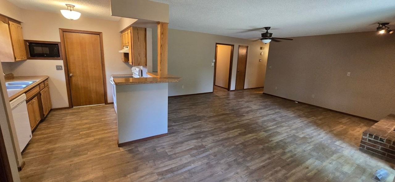 1438 S John Ave - Photo 4 of 12