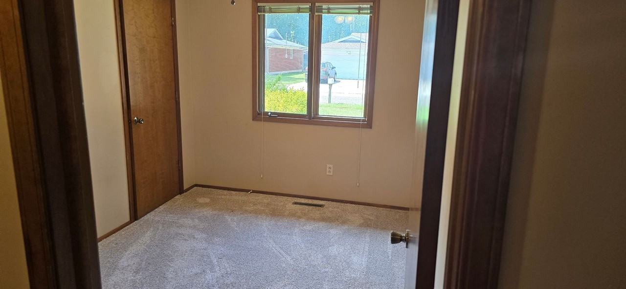 1438 S John Ave - Photo 6 of 12