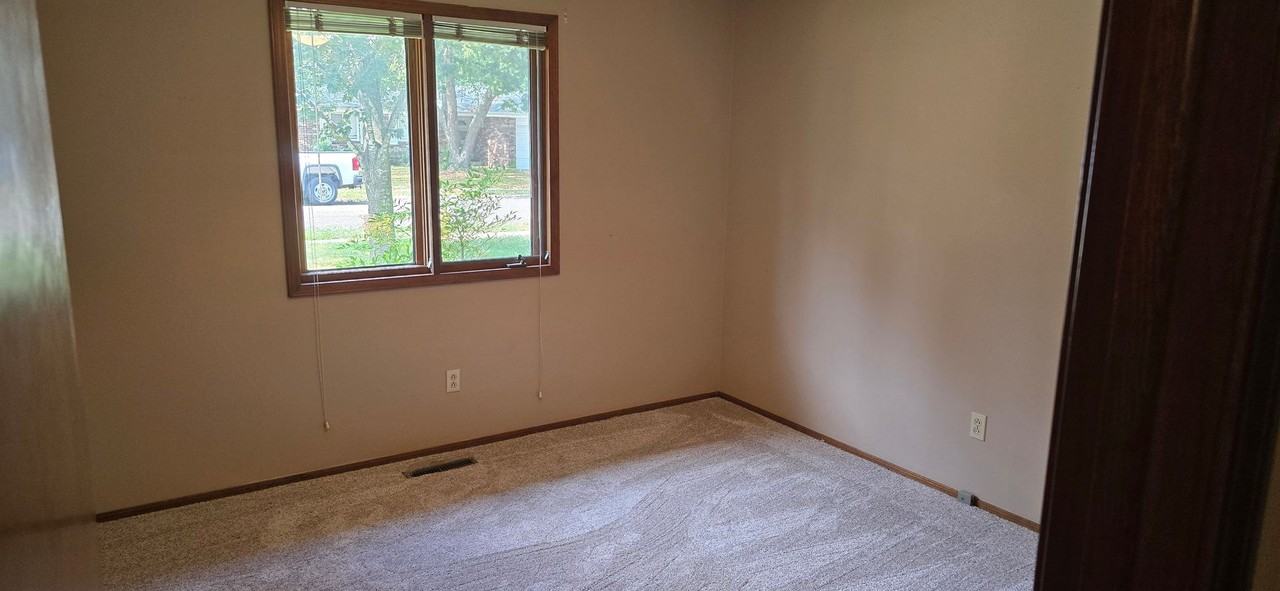 1438 S John Ave - Photo 7 of 12