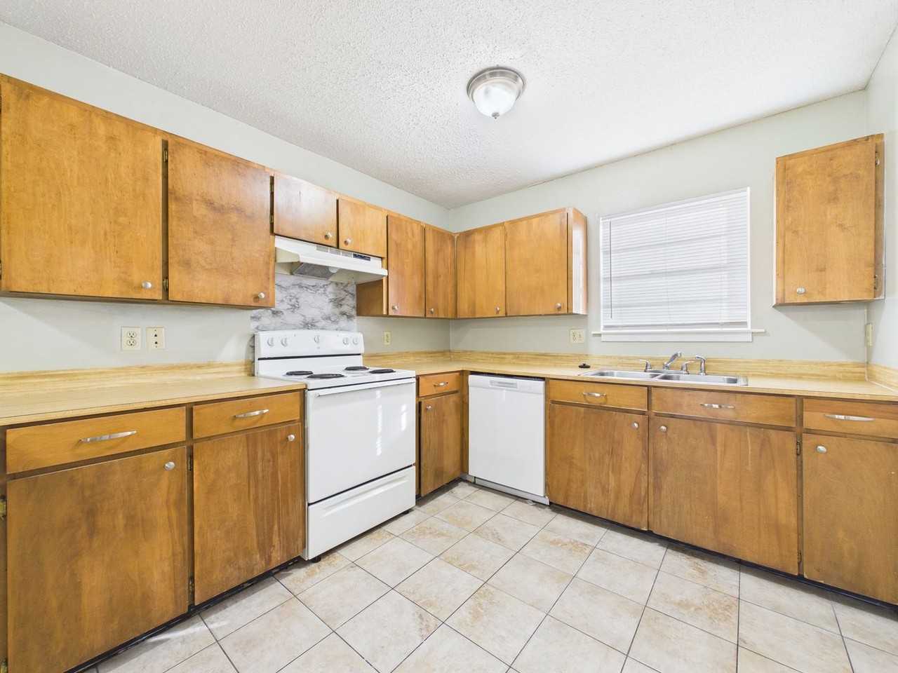 1815 Eraste Landry Rd - Photo 7 of 24