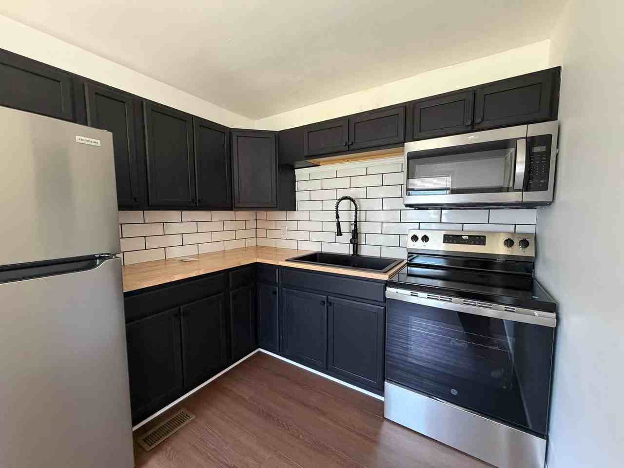 120 Eastwood Ave - Photo 3 of 10